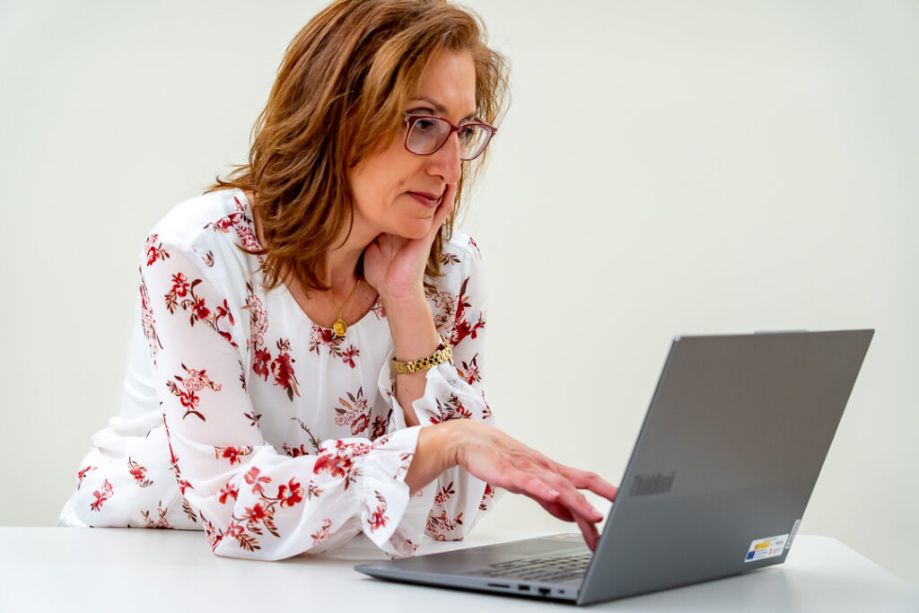 Revisando los formularios de contacto de Cata de Cate